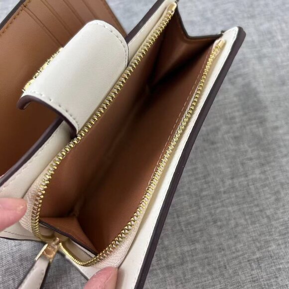 NEW COACH Medium Corner Zip Wallet In Signature Canvas Mystical Floral Print - Picture 7 of 9